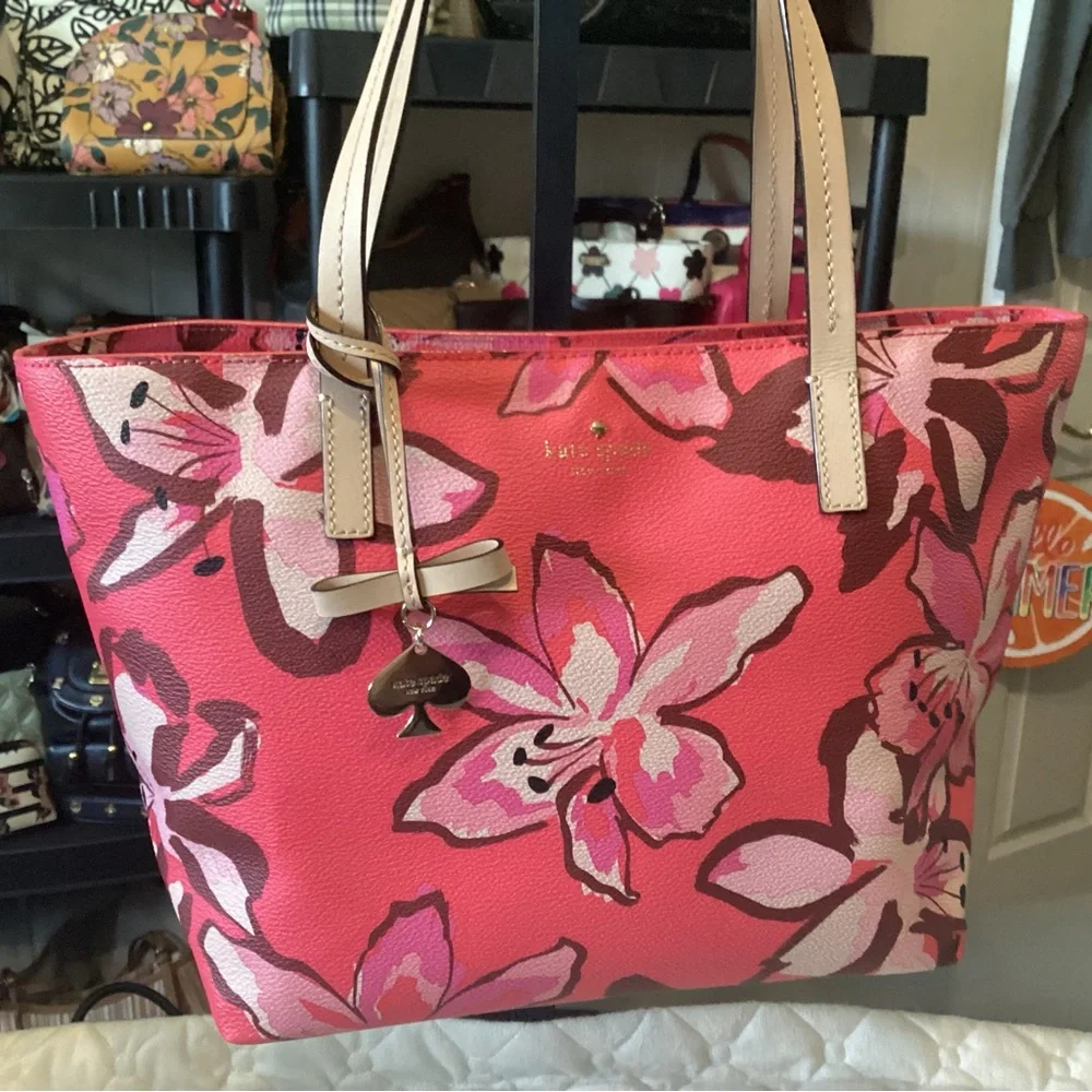 Kate Spade pink floral tote in Saffiano leather inside and out with silver spade - Picture 4 of 11